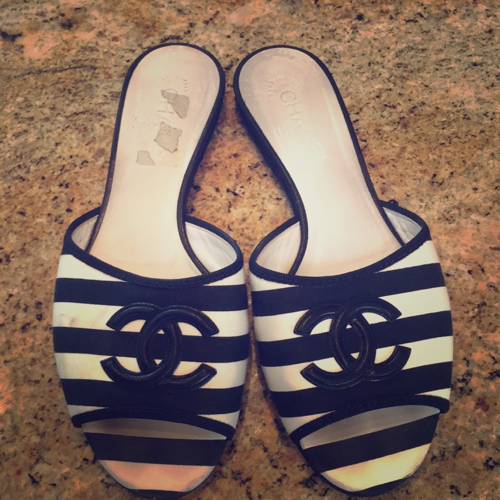 Flat Chanel size 39 / US 9